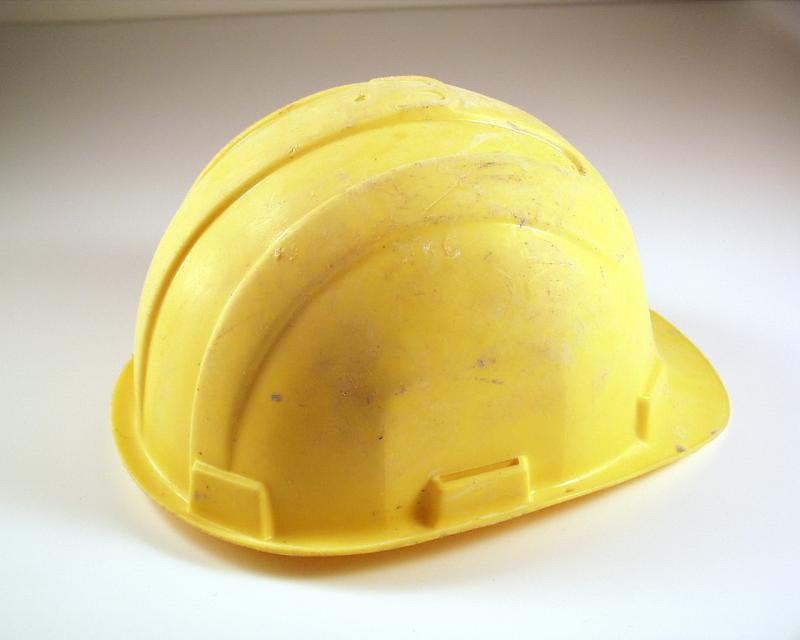 Производството бавно си поема въздух