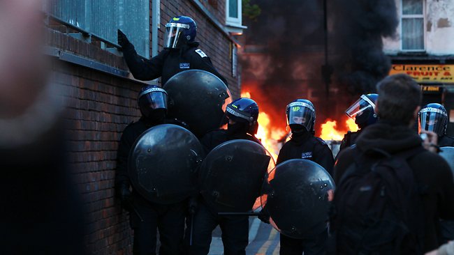 Пета жертва на сблъсъците в Англия