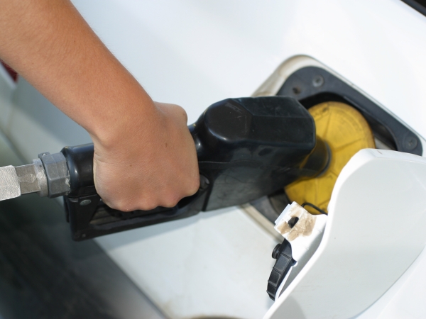 От днес спада цената на бензина