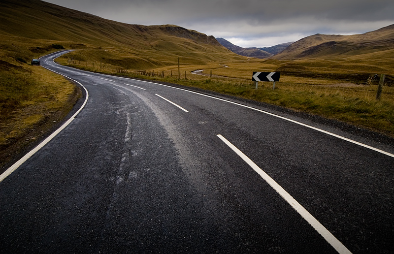 Тежка катастрофа между автобус и кола при Сливница