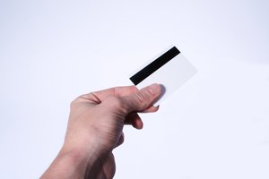 Застрахователна програма за дебитни карти от Пощенска банка