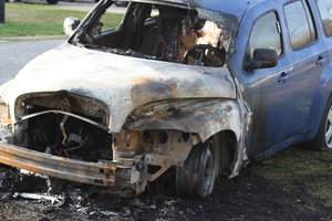 Запалиха още 2 коли – този път в „Хаджи Димитър”