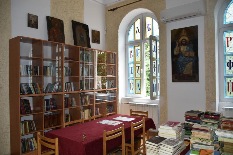 ЗАД „Армеец“ дари средства за дигитализацията на историческия книжовен фонд на Софийската семинария  